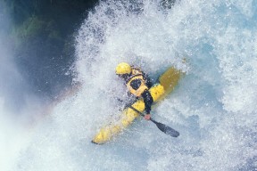 开云体育APP下载-《穿越火线》职业联赛与《反恐精英》全球总决赛的枪战对决，cf的职业联赛叫什么