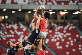 卡利亚里俱乐部士气高涨，切尔西队势如破竹，卡利亚里前锋