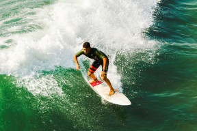 电竞比赛中的亮点瞬间：精彩操作与创新战术，电竞比赛现场描述