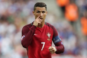 开云网址-利兹联主场大败，遭遇两连败，球队士气下滑，利兹联强吗