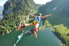 开云官网首页-冬奥会特技滑雪赛，技术与勇气的极致展现，冬奥会滑雪项目简介